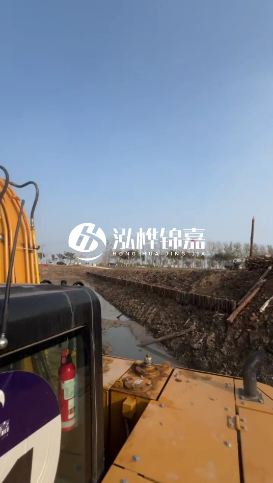 三門峽挖機(jī)打木樁專業(yè)施工-松木樁打樁木價格含運(yùn)輸成本嗎？
