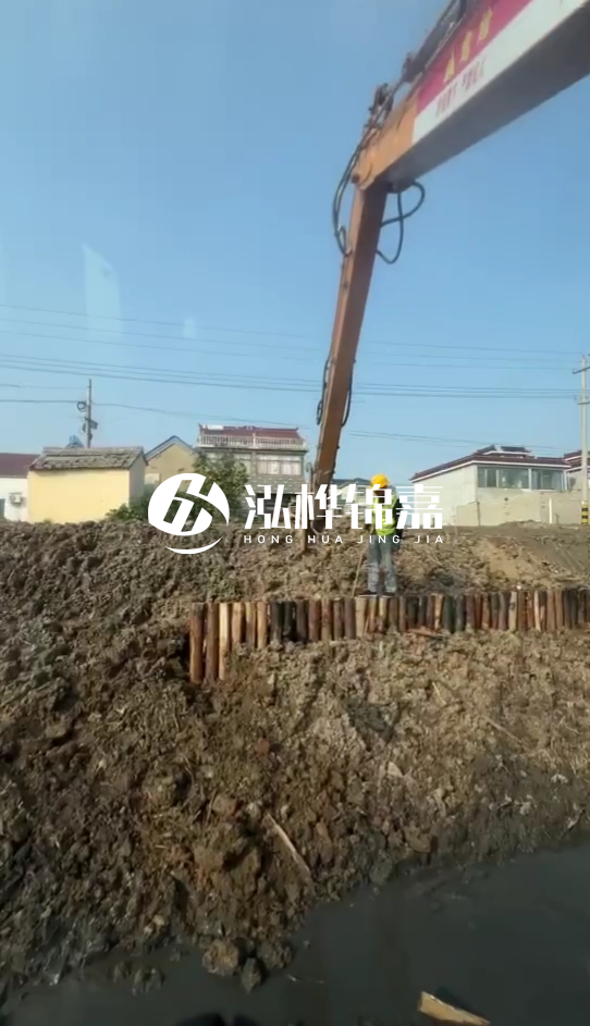 畢節(jié)市挖機(jī)打木樁專業(yè)施工-河道護(hù)坡木樁會(huì)不會(huì)腐爛？