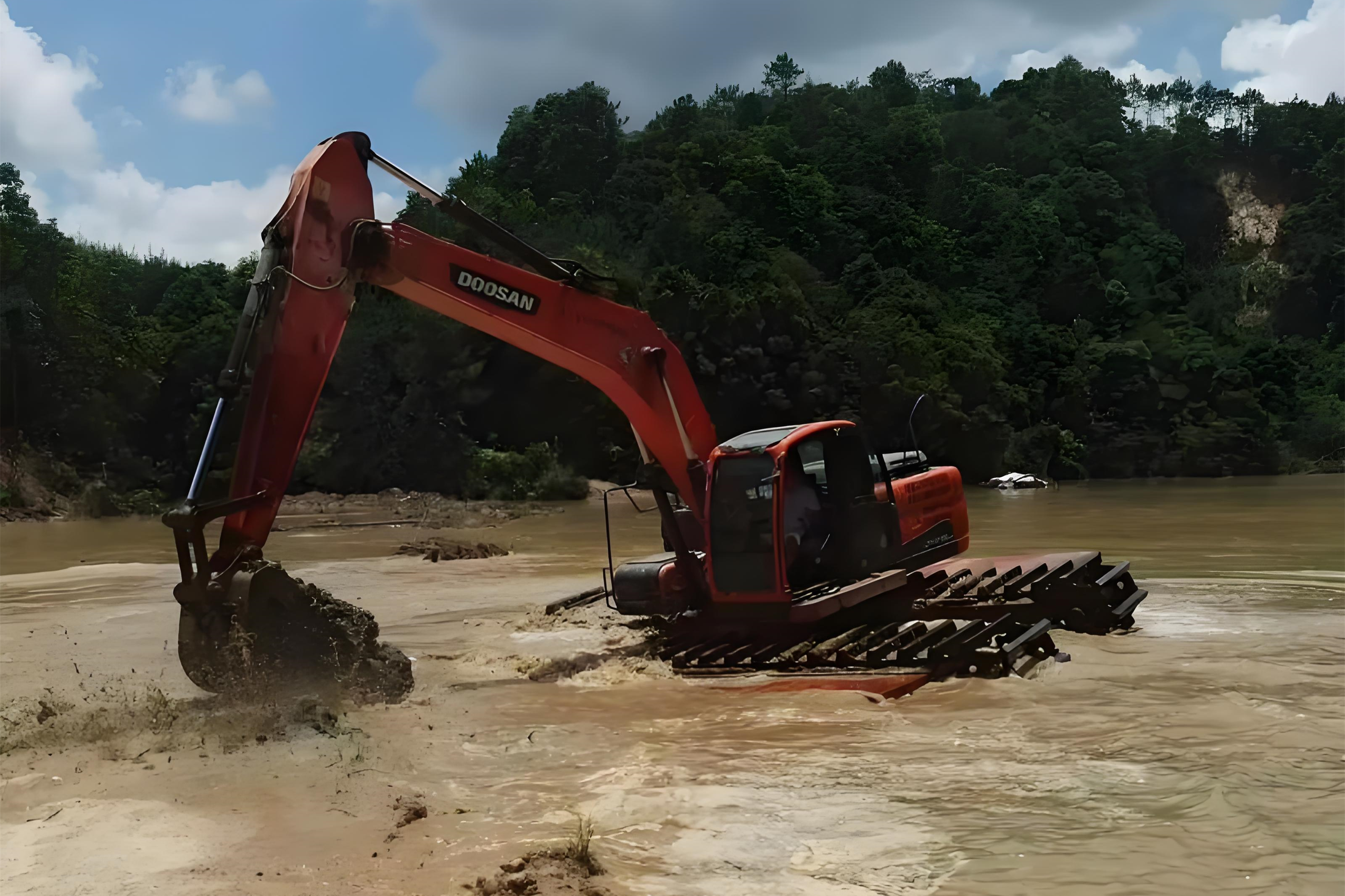 浙江杭州挖機(jī)清淤施工隊(duì)-沼澤地清淤需要先排水嗎？